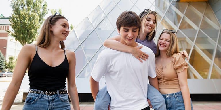 grupo adolescentes portada